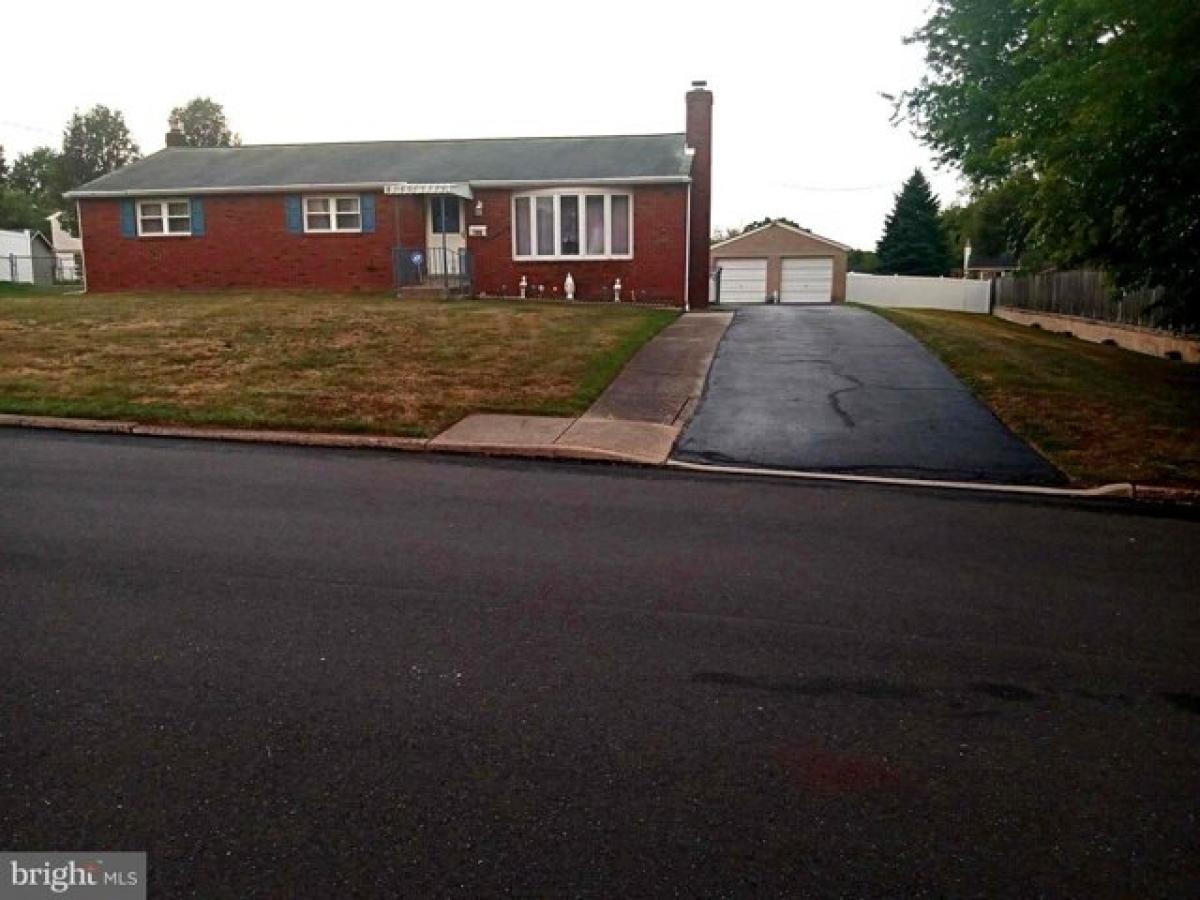 Picture of Home For Sale in Warminster, Pennsylvania, United States