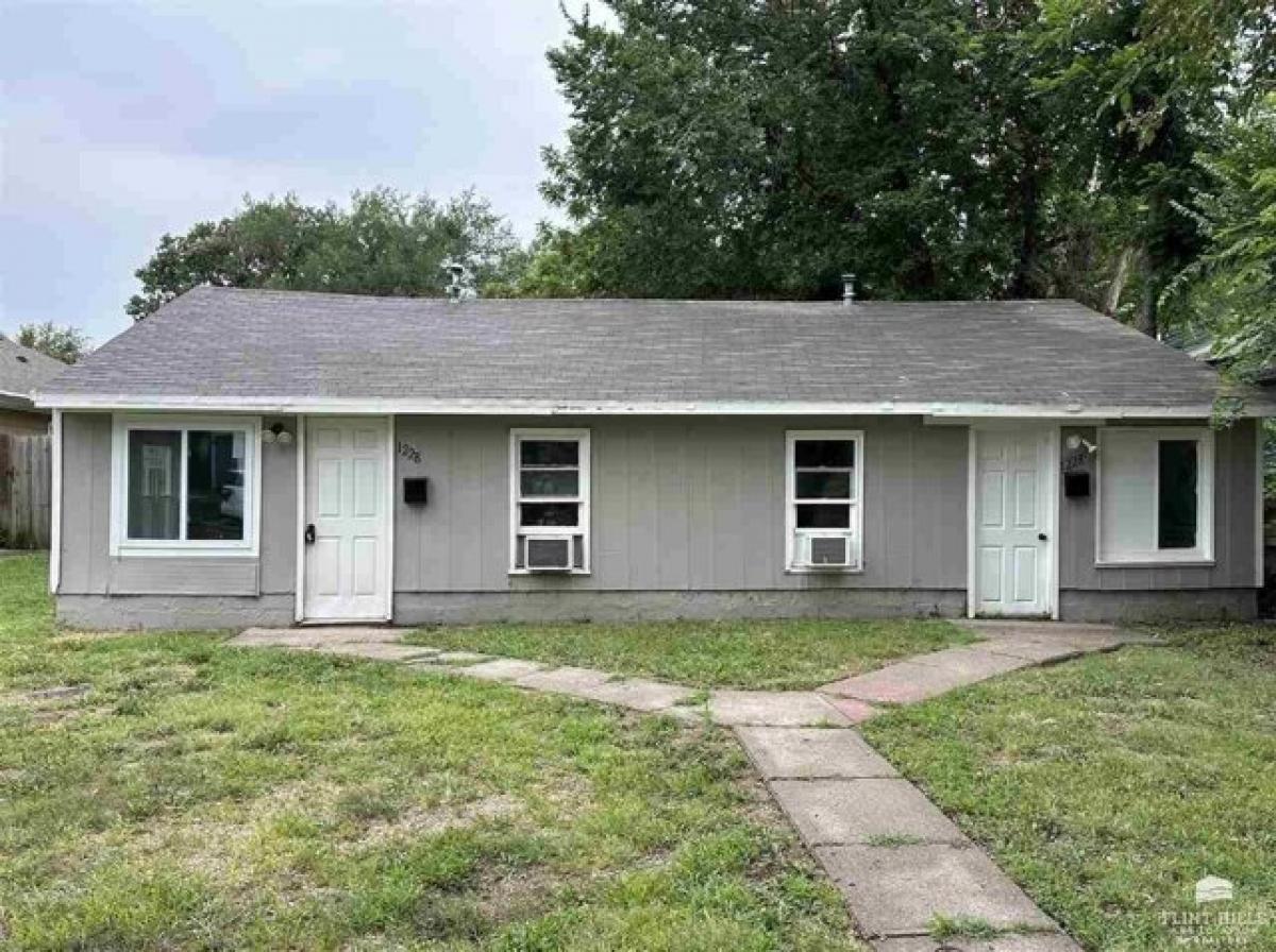 Picture of Home For Sale in Junction City, Kansas, United States