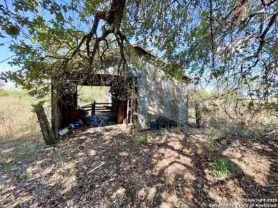 Home For Sale in Devine, Texas