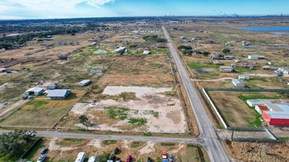 Picture of Residential Land For Sale in Aransas Pass, Texas, United States