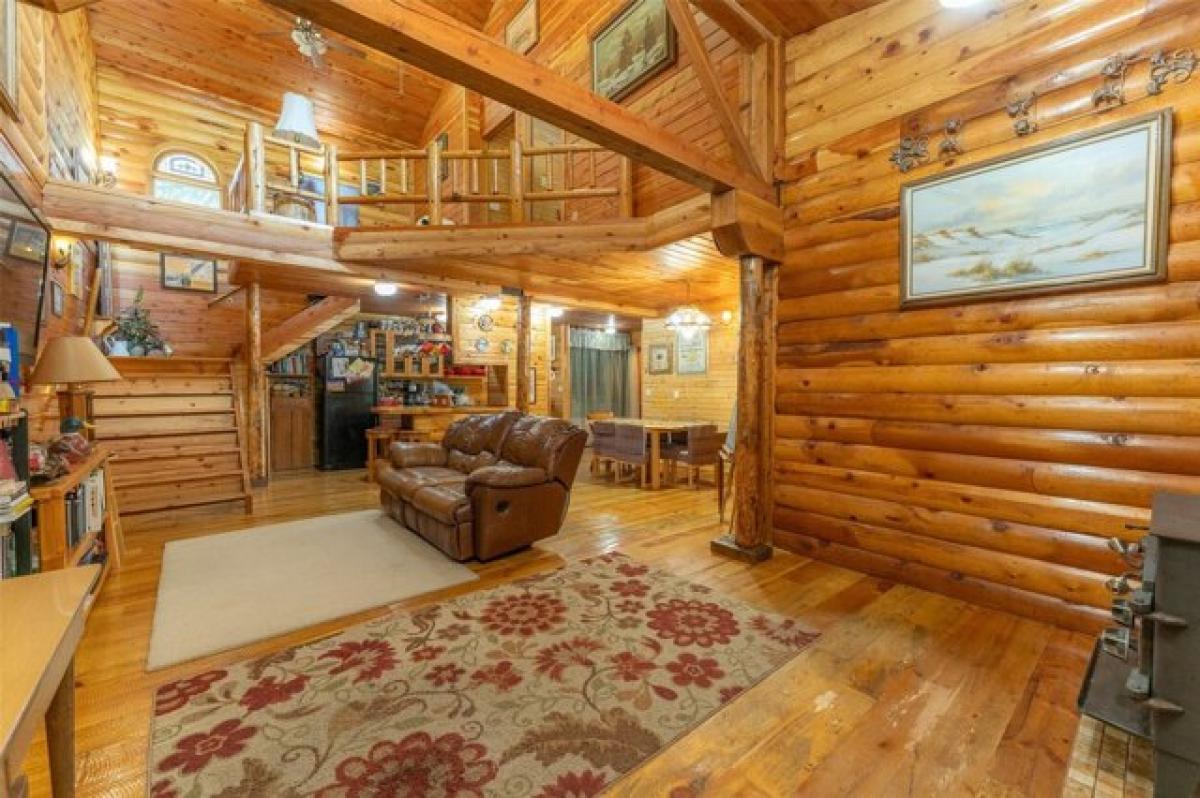 Picture of Home For Sale in Columbia Falls, Montana, United States