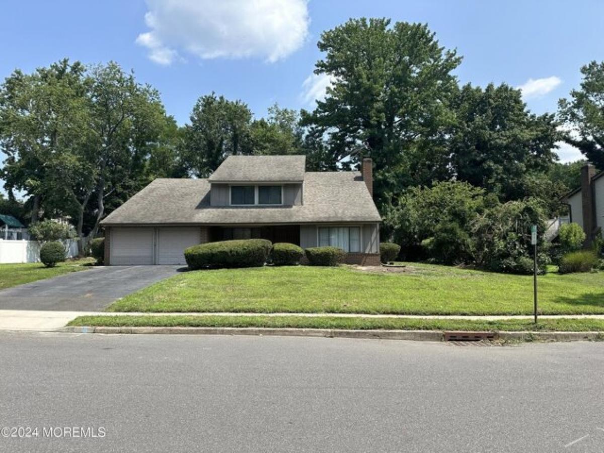 Picture of Home For Sale in Matawan, New Jersey, United States