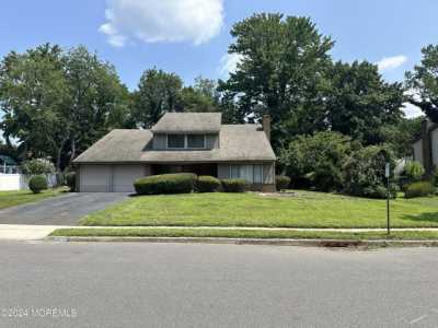 Home For Sale in Matawan, New Jersey