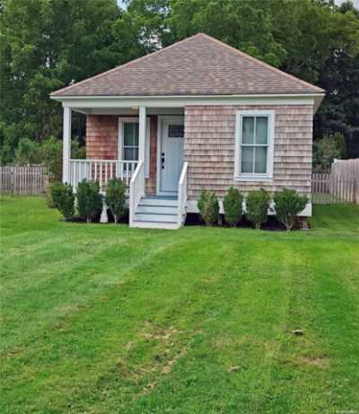 Home For Sale in East Moriches, New York