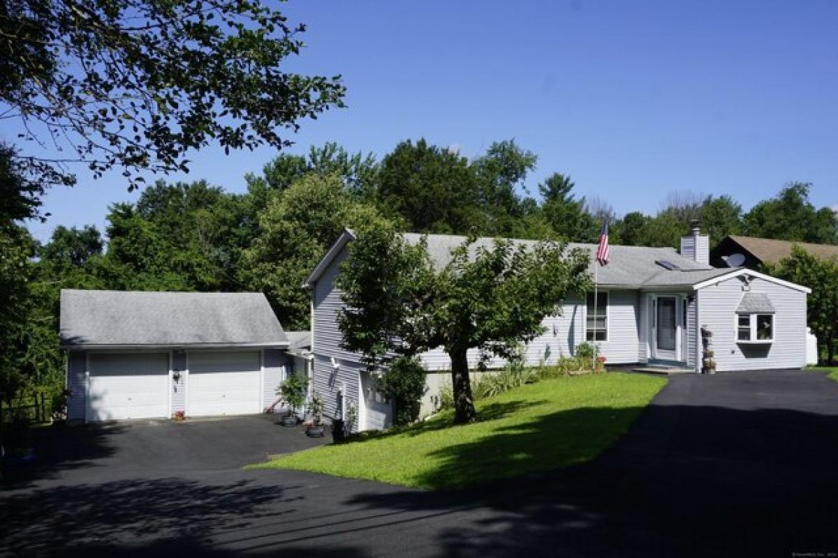 Picture of Home For Sale in Torrington, Connecticut, United States