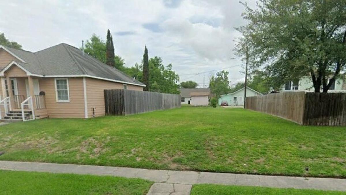 Picture of Residential Land For Sale in Baytown, Texas, United States