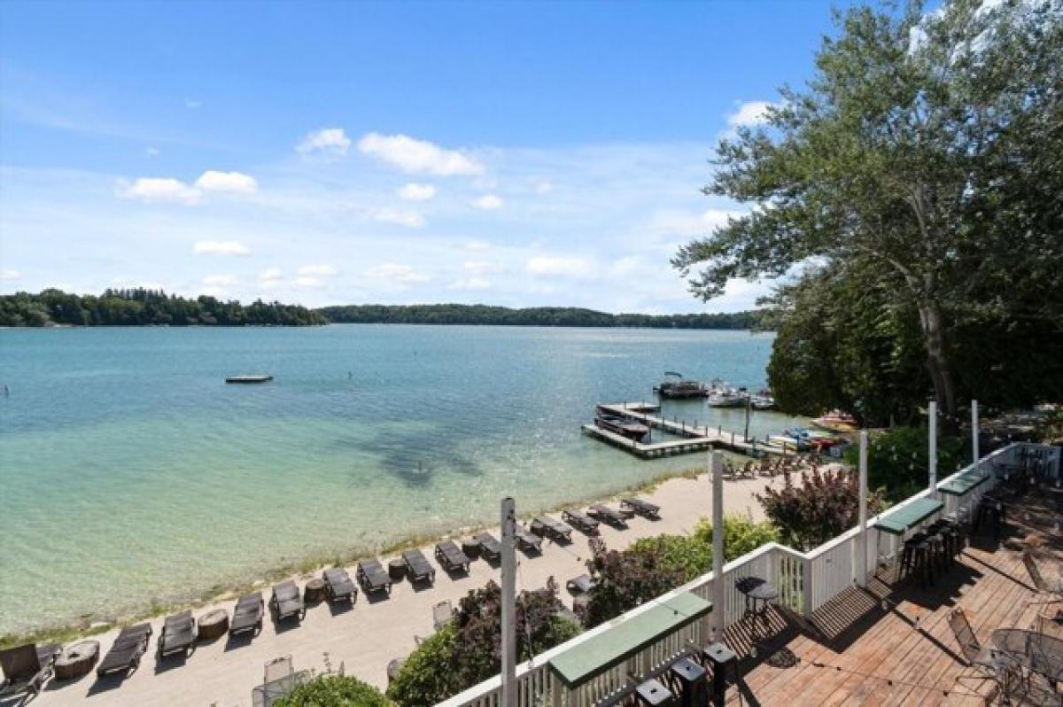 Picture of Home For Sale in Elkhart Lake, Wisconsin, United States