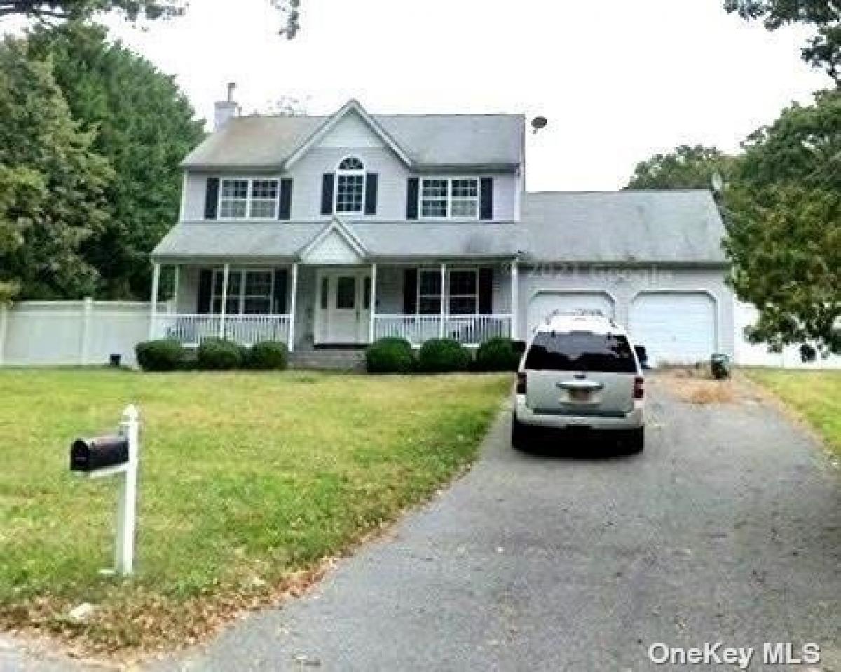 Picture of Home For Sale in Farmingville, New York, United States