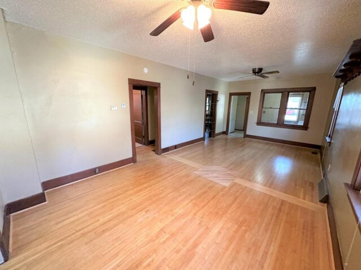 Picture of Home For Sale in Aberdeen, South Dakota, United States