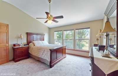 Home For Sale in Streamwood, Illinois