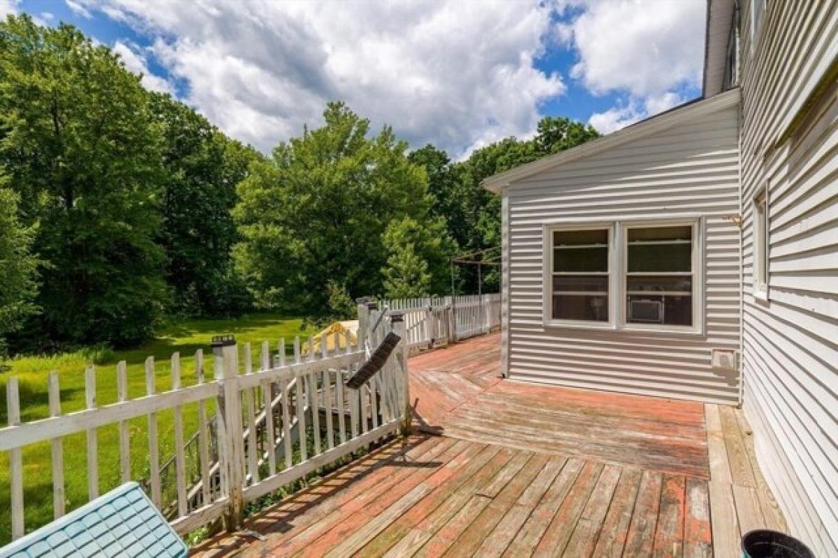 Picture of Home For Sale in Hubbardston, Massachusetts, United States