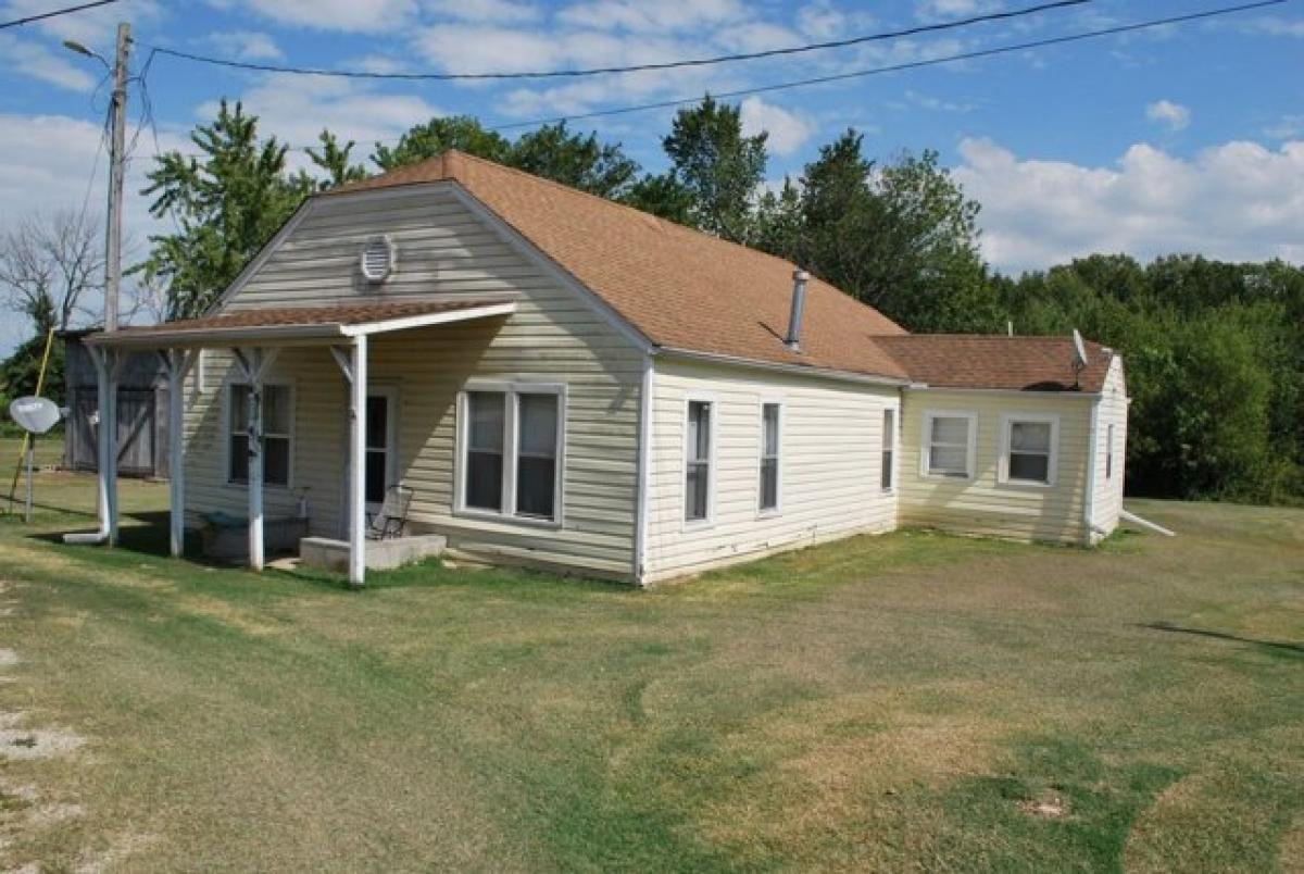 Picture of Home For Sale in Bloomfield, Missouri, United States