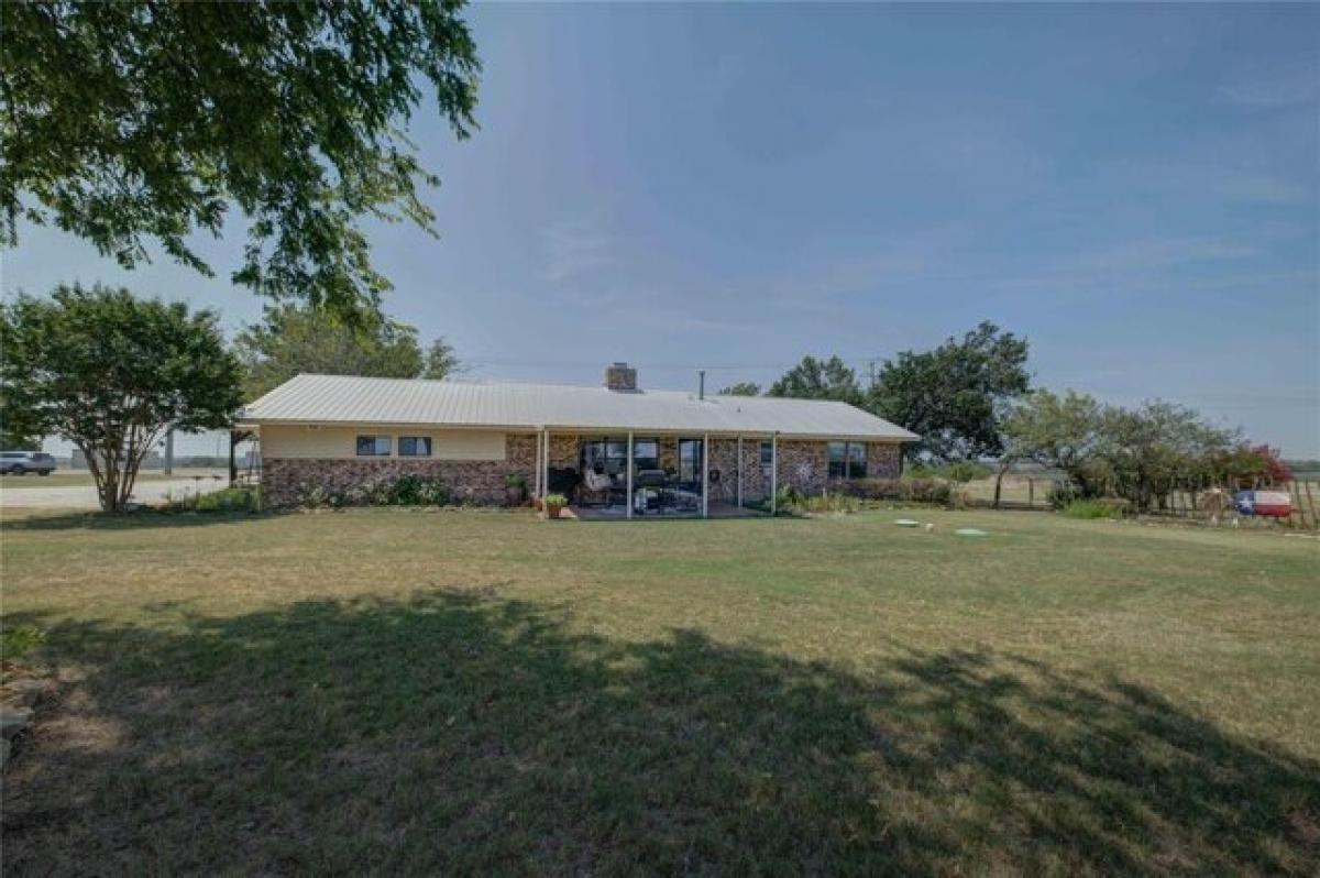 Picture of Home For Sale in Valley View, Texas, United States