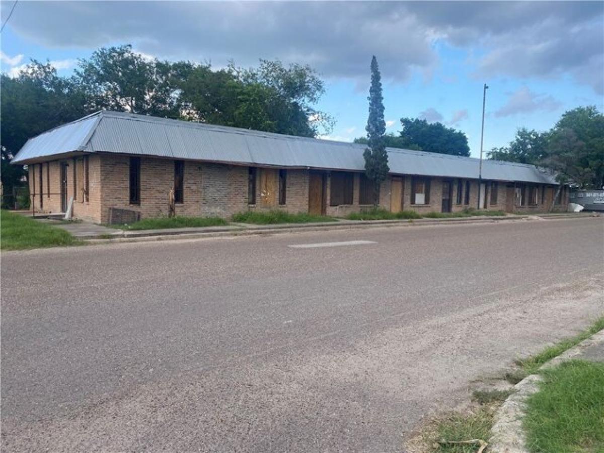 Picture of Home For Sale in Mathis, Texas, United States