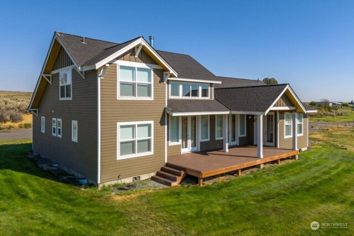 Picture of Home For Sale in Coulee City, Washington, United States