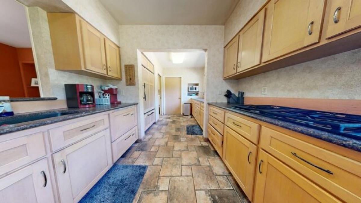 Picture of Home For Sale in Huron, South Dakota, United States