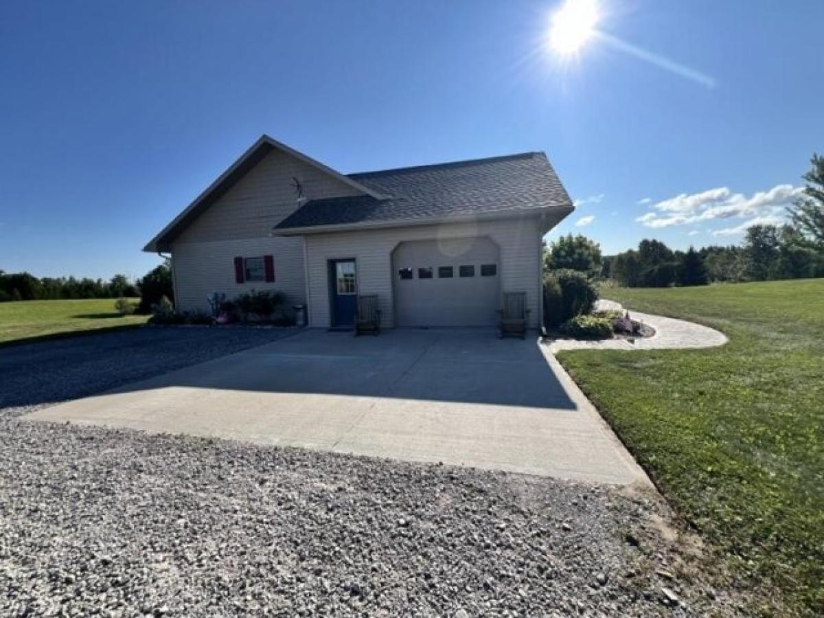 Picture of Home For Sale in Posen, Michigan, United States