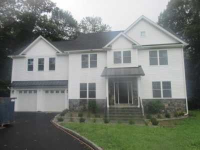 Home For Sale in Trumbull, Connecticut