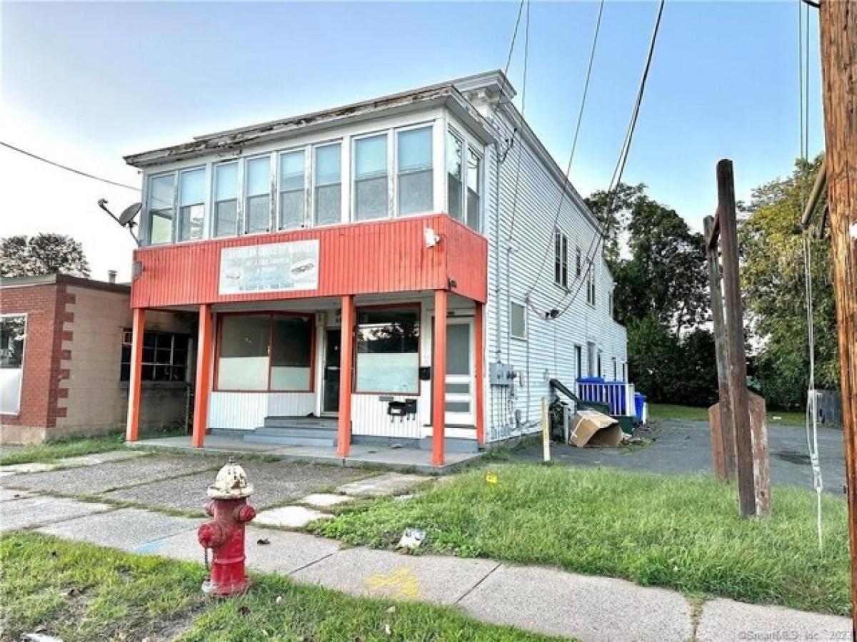 Picture of Home For Sale in East Hartford, Connecticut, United States