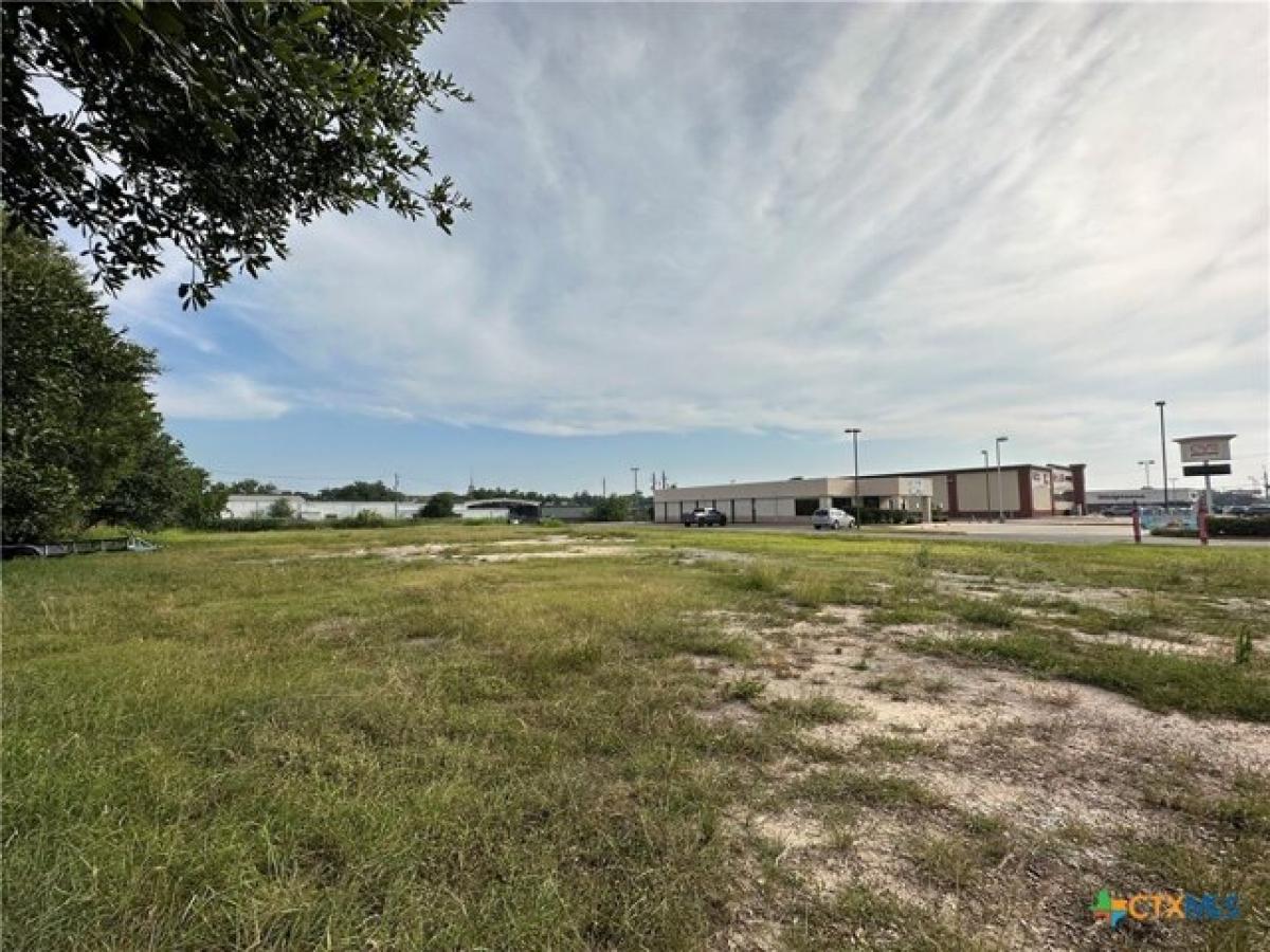 Picture of Residential Land For Sale in Victoria, Texas, United States