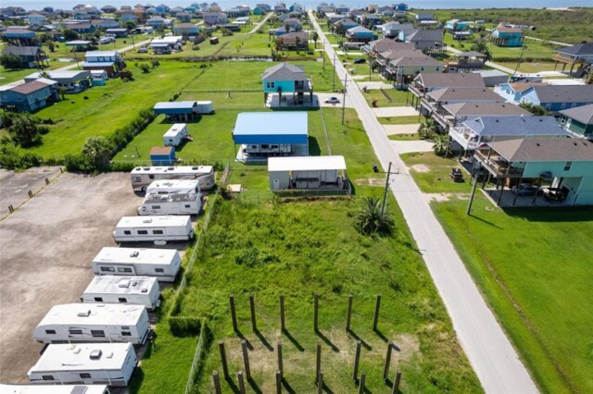 Picture of Residential Land For Sale in Crystal Beach, Texas, United States