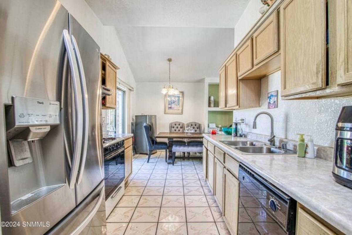 Picture of Home For Sale in Sunland Park, New Mexico, United States