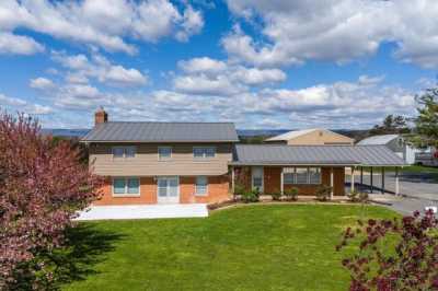 Home For Sale in Mount Jackson, Virginia