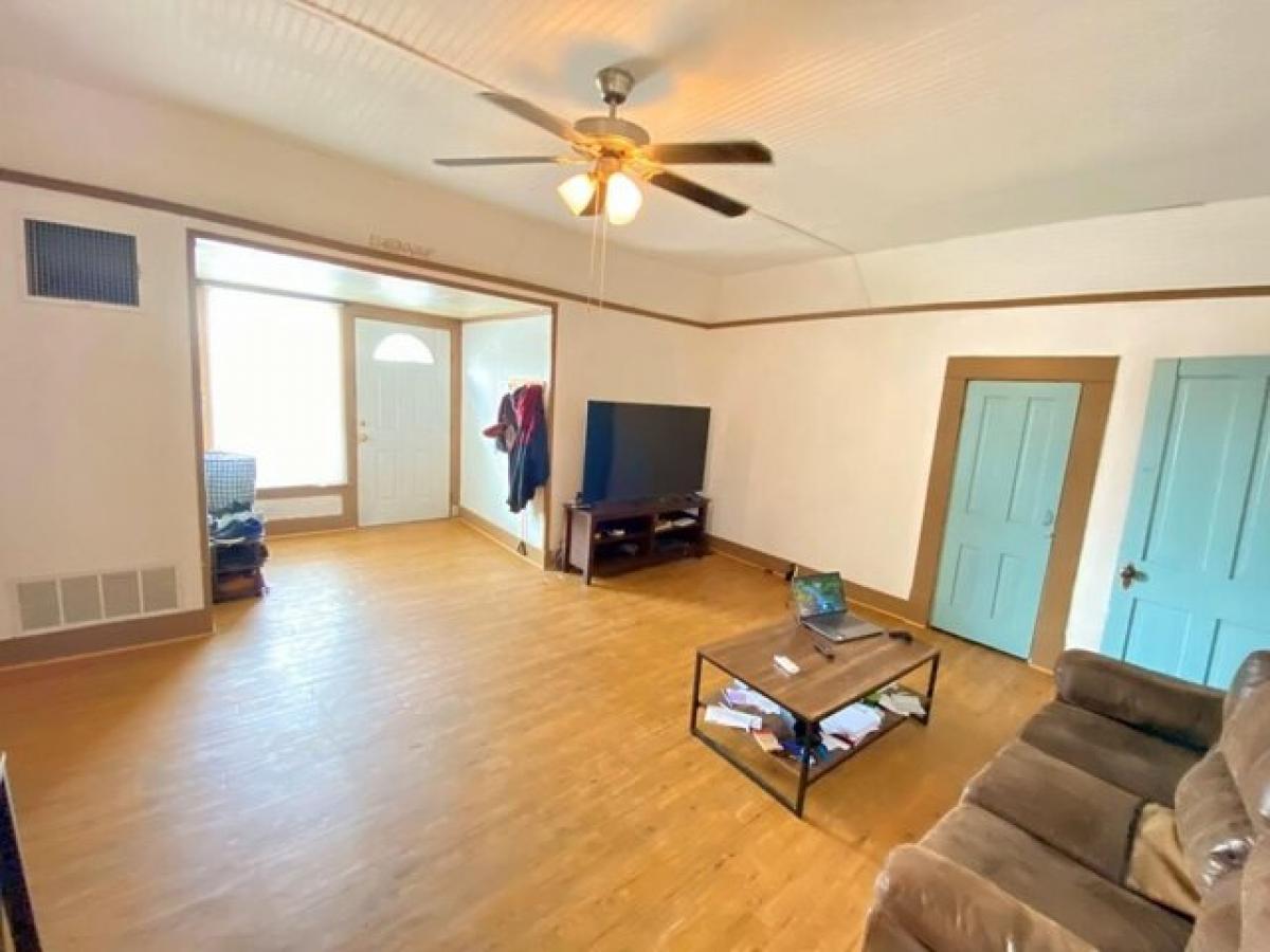 Picture of Home For Sale in Alpine, Texas, United States