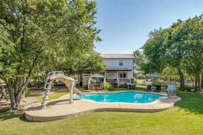 Home For Sale in Rio Vista, Texas