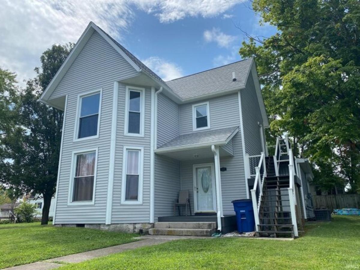 Picture of Home For Sale in Bedford, Indiana, United States