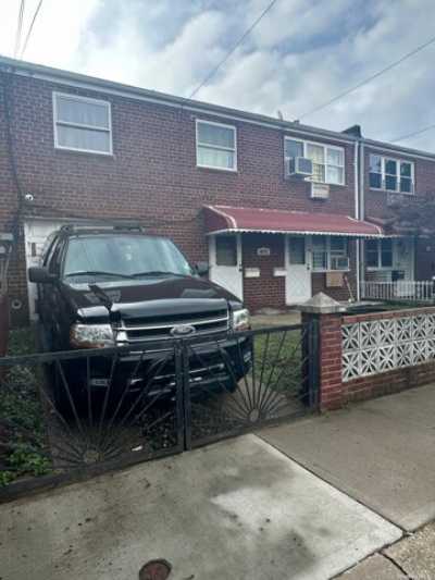 Home For Sale in South Ozone Park, New York