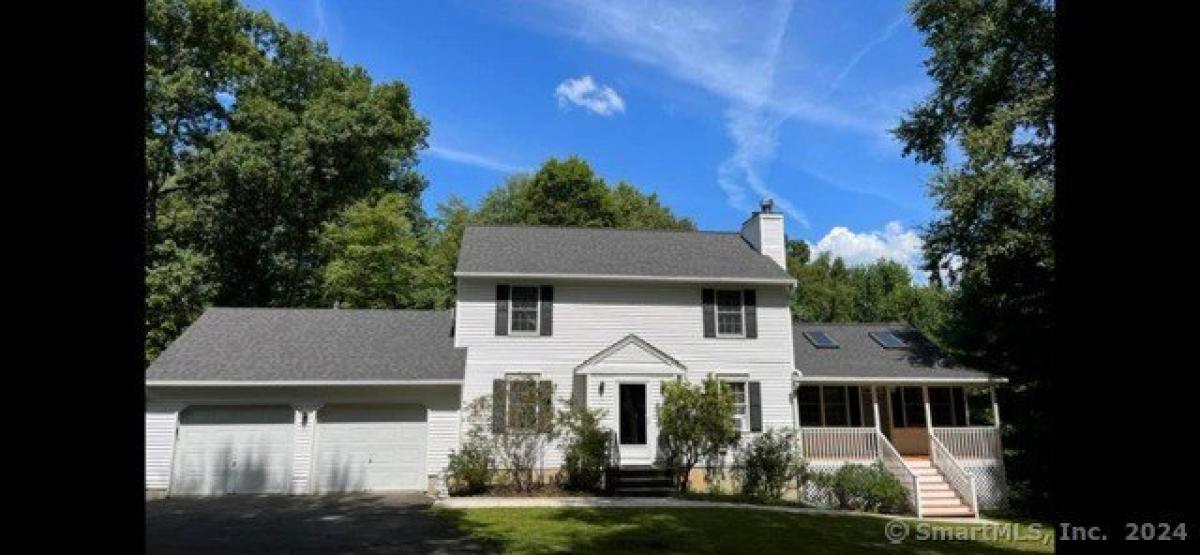 Picture of Home For Sale in New Milford, Connecticut, United States