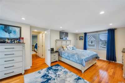 Home For Sale in Lindenhurst, New York