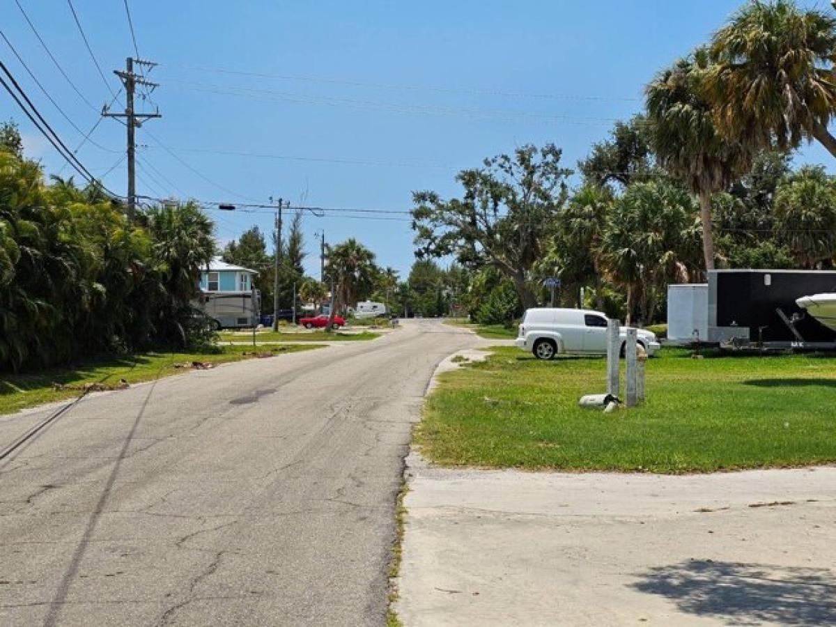 Picture of Home For Sale in Saint James City, Florida, United States