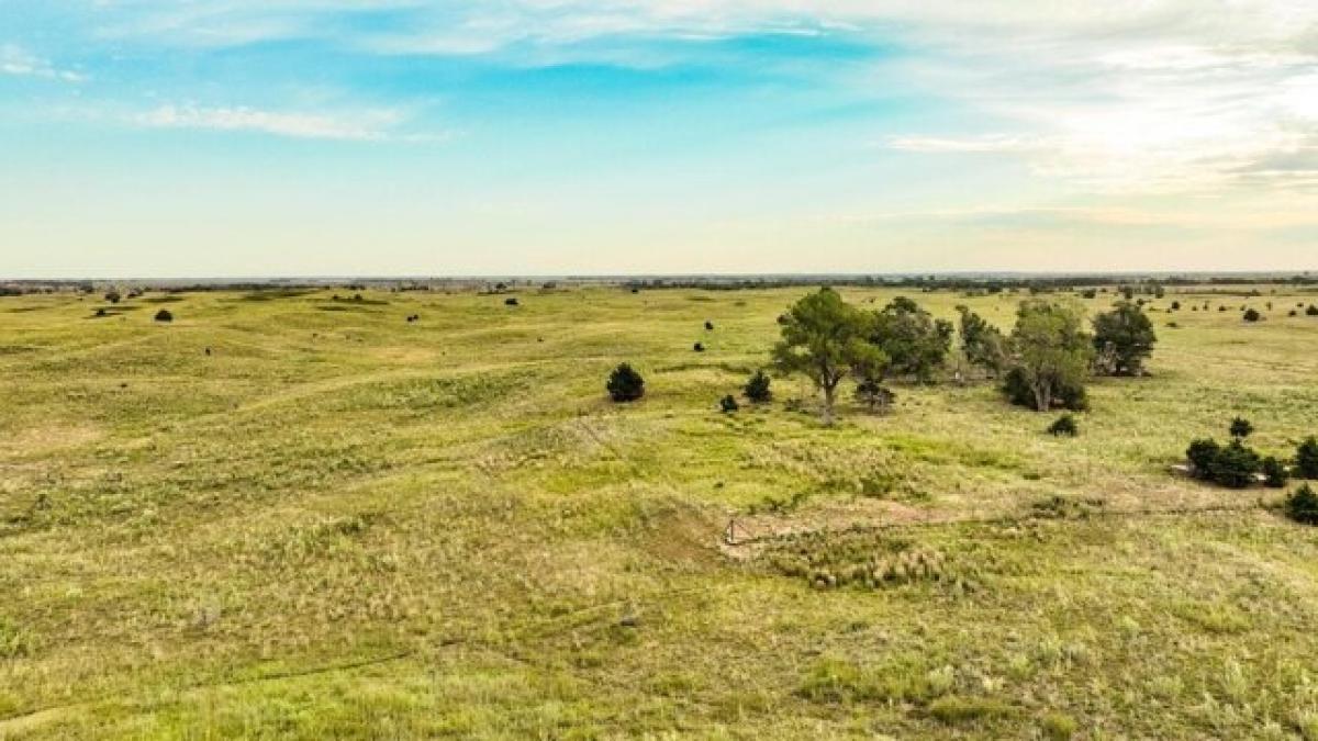 Picture of Home For Sale in Garfield, Kansas, United States