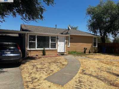 Home For Sale in Pittsburg, California