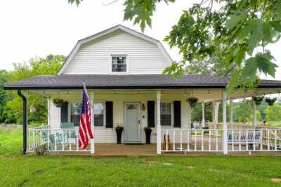 Home For Sale in Cottontown, Tennessee