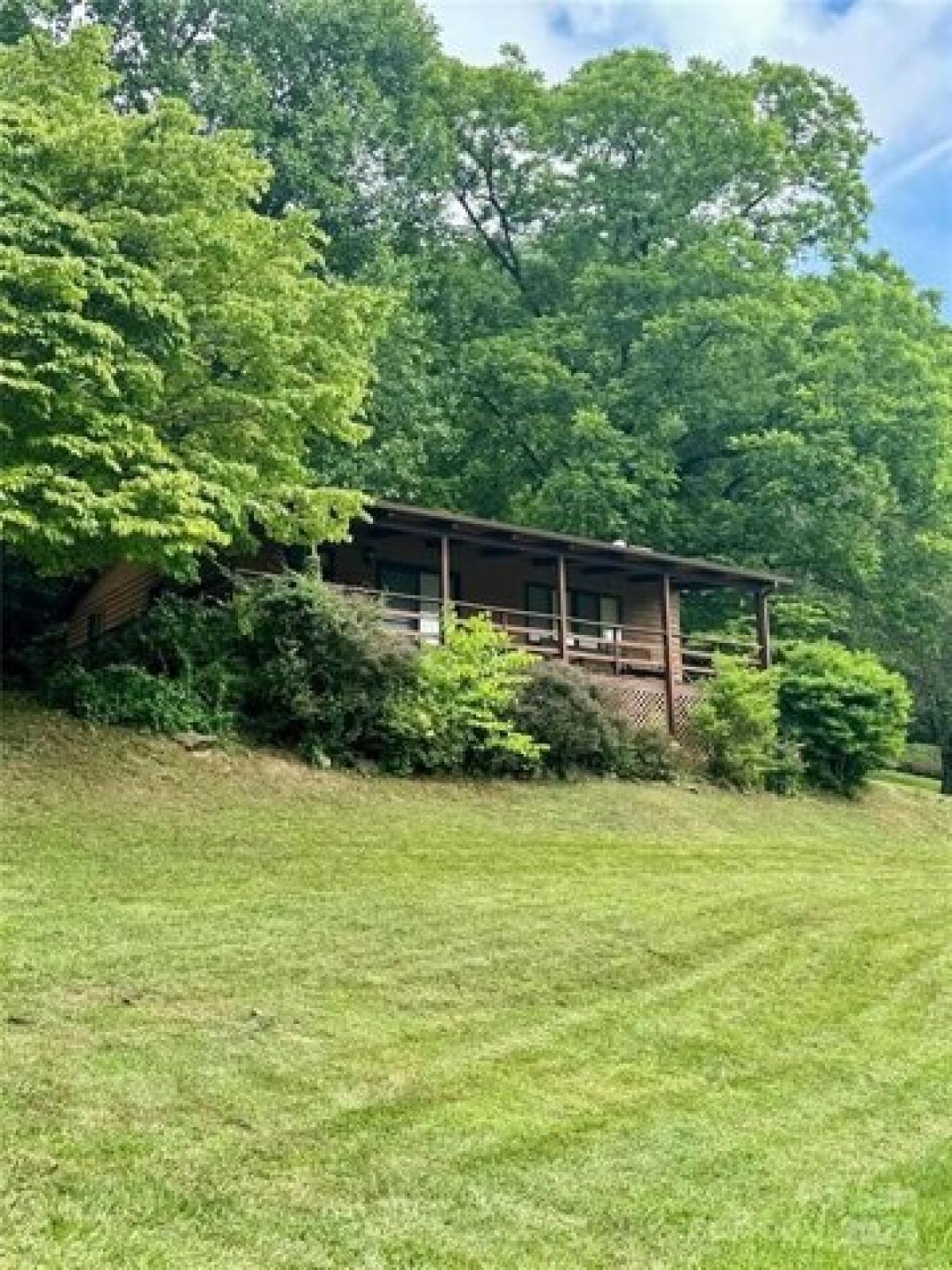 Picture of Home For Sale in Maggie Valley, North Carolina, United States