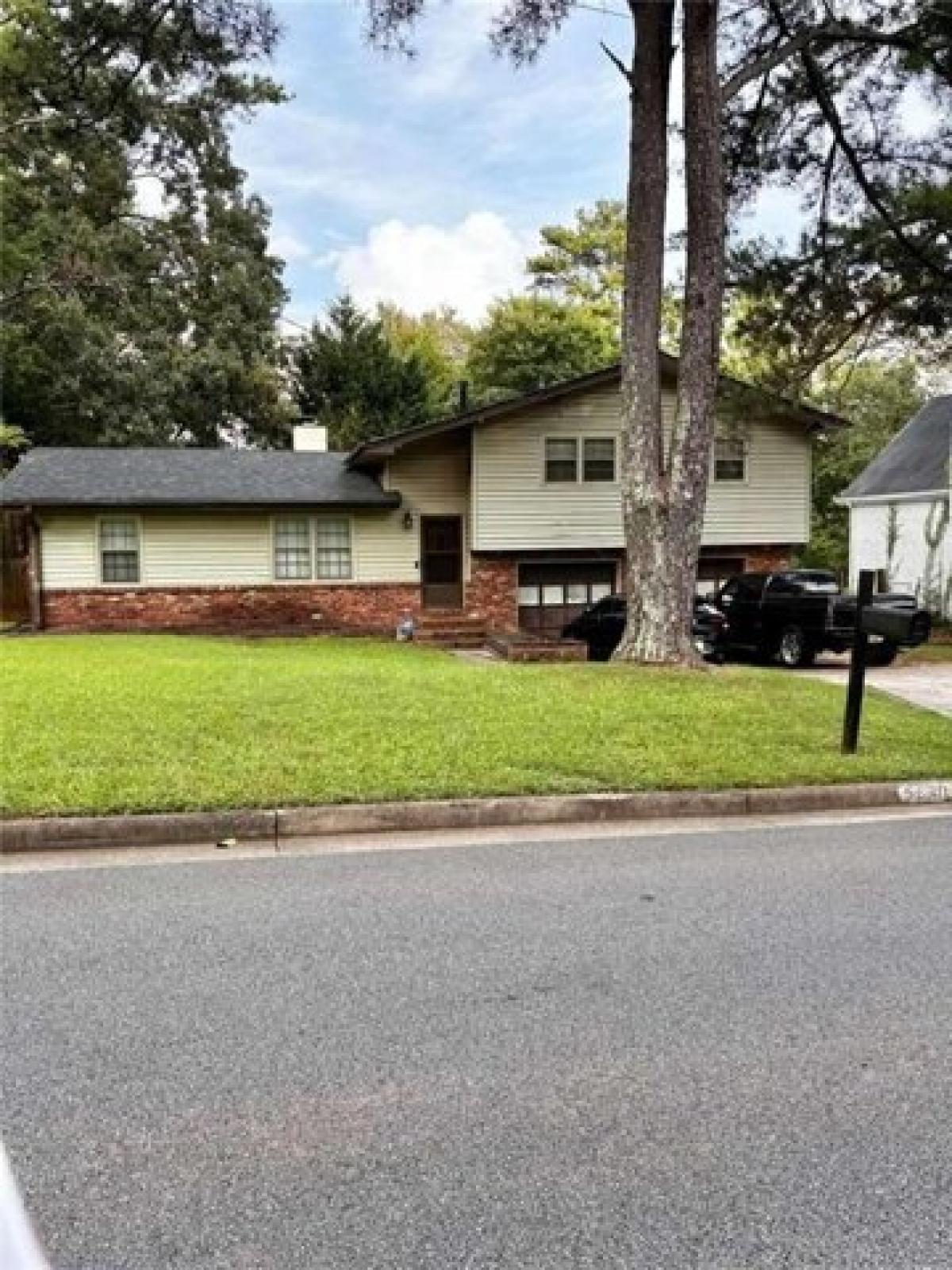 Picture of Home For Sale in College Park, Georgia, United States