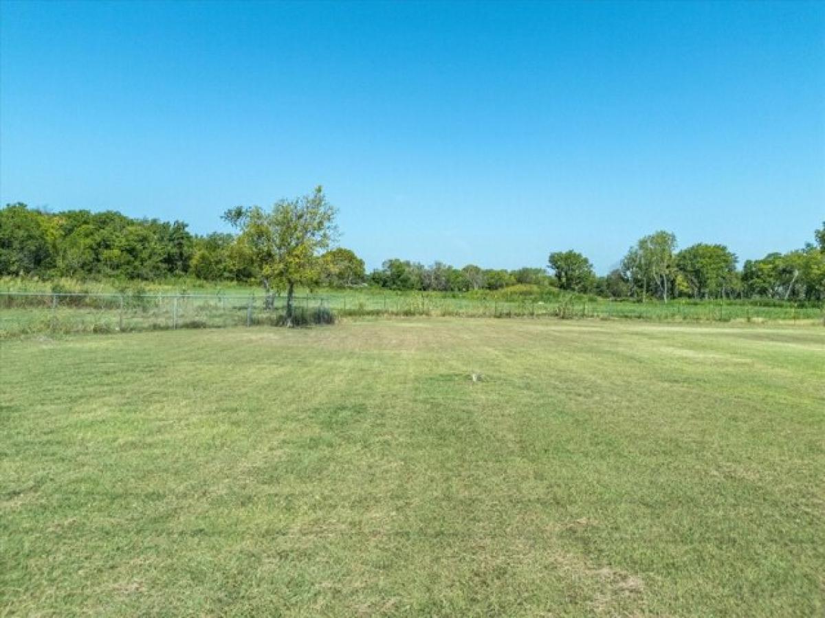 Picture of Residential Land For Sale in Ennis, Texas, United States