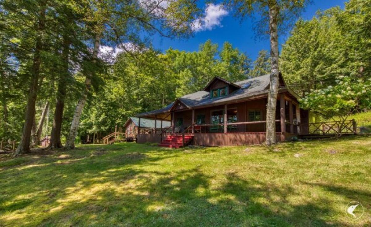 Picture of Home For Sale in Saranac Lake, New York, United States