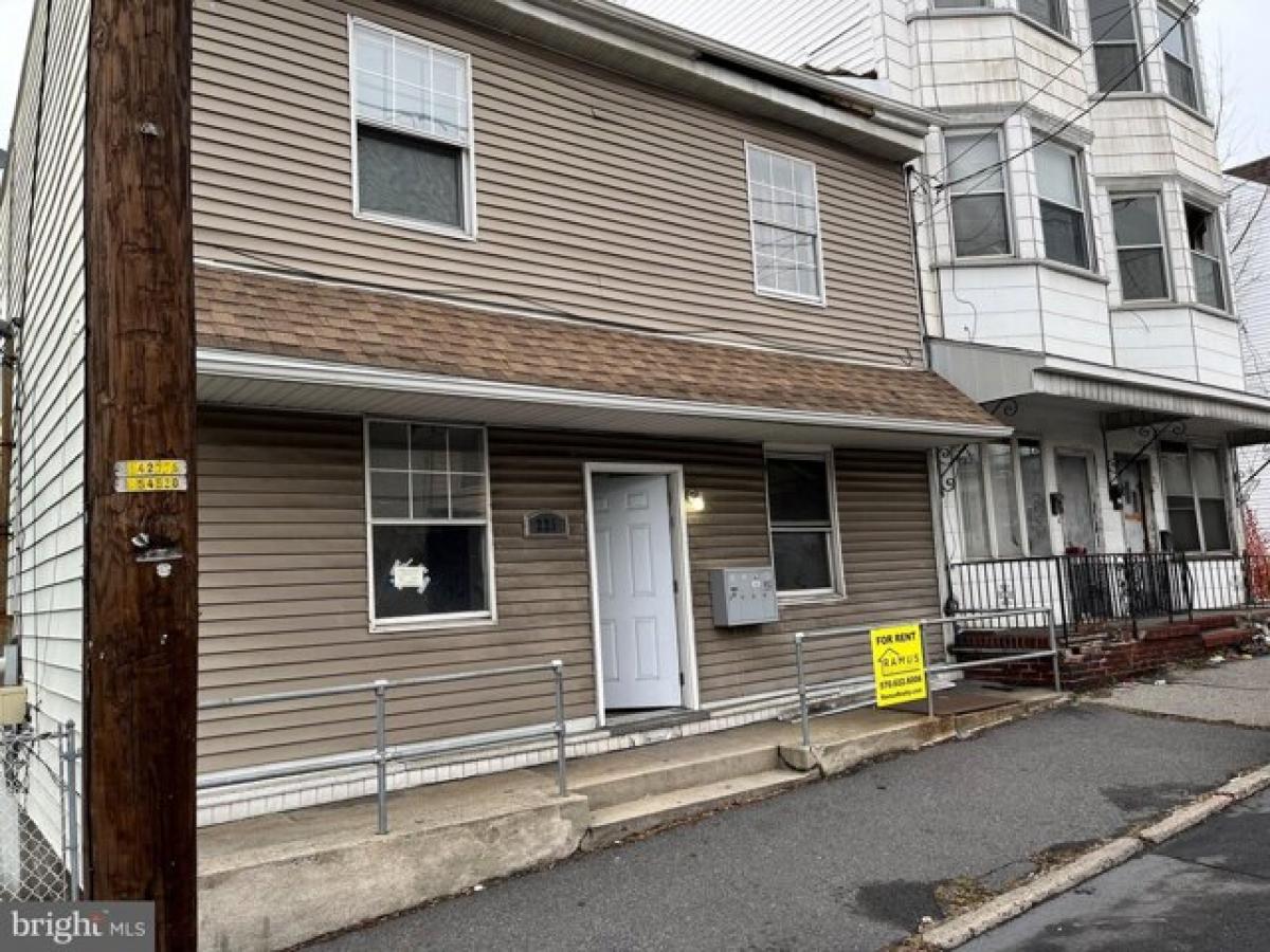 Picture of Home For Sale in Shenandoah, Pennsylvania, United States