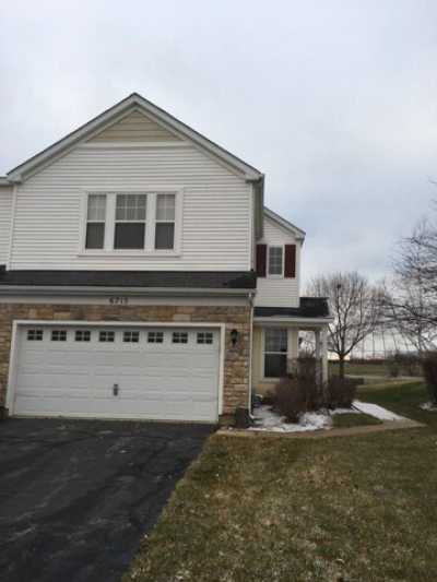 Home For Rent in Carpentersville, Illinois