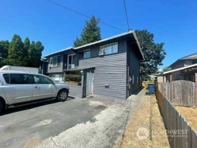 Home For Sale in Mountlake Terrace, Washington