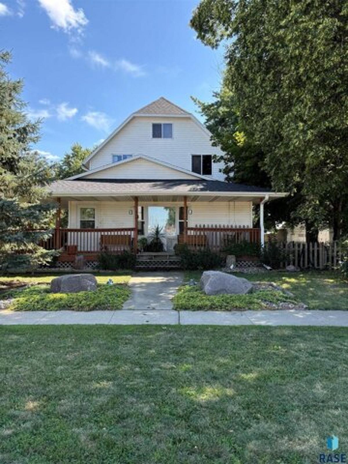 Picture of Home For Sale in Harrisburg, South Dakota, United States