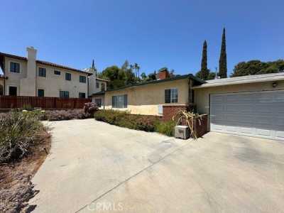 Home For Sale in Sunland, California