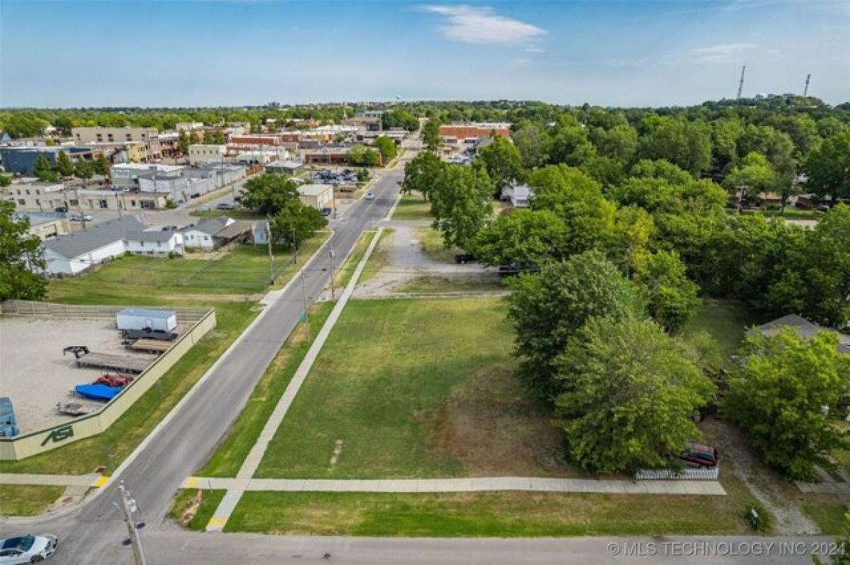 Picture of Residential Land For Sale in Broken Arrow, Oklahoma, United States