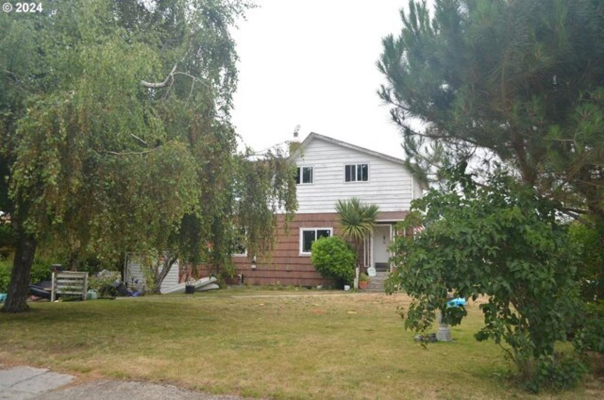 Picture of Home For Sale in Seaside, Oregon, United States