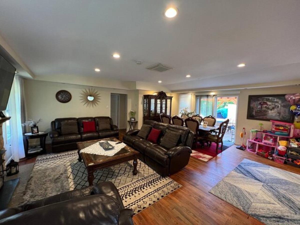 Picture of Home For Sale in Naugatuck, Connecticut, United States