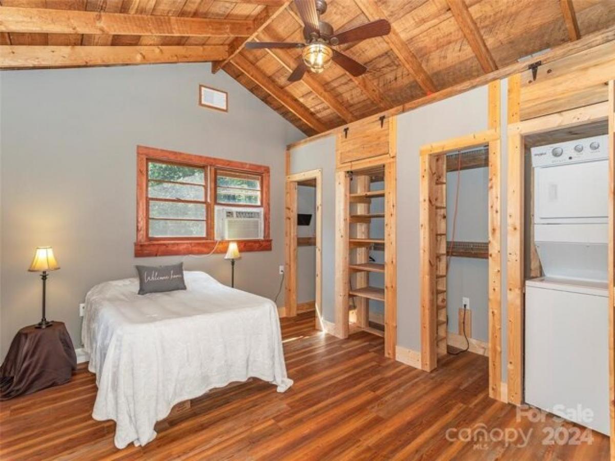 Picture of Home For Sale in Maggie Valley, North Carolina, United States